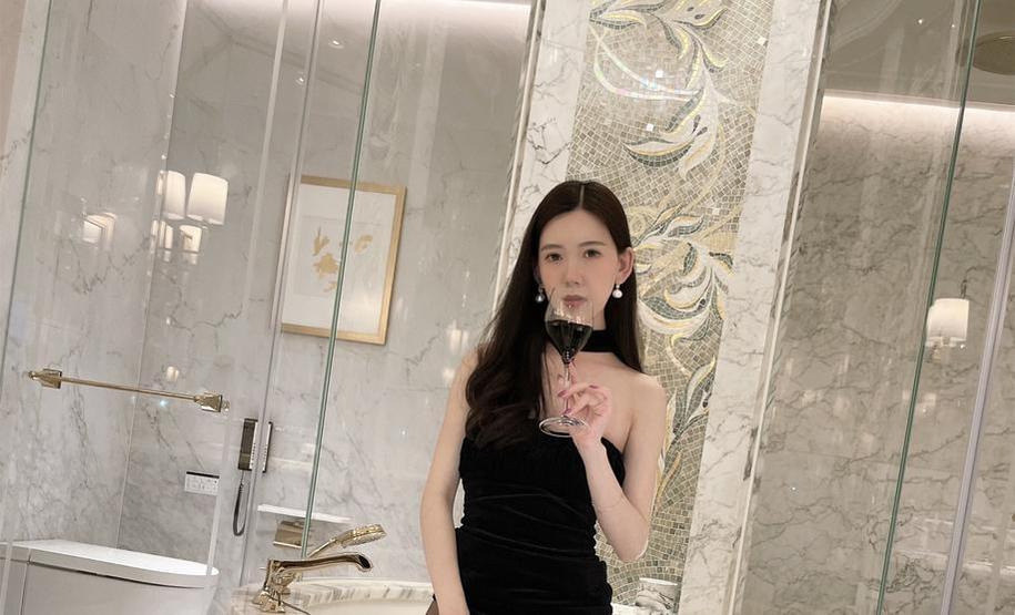 微微一笑chloe霏霏高跟鞋，相信你会爱上它们。