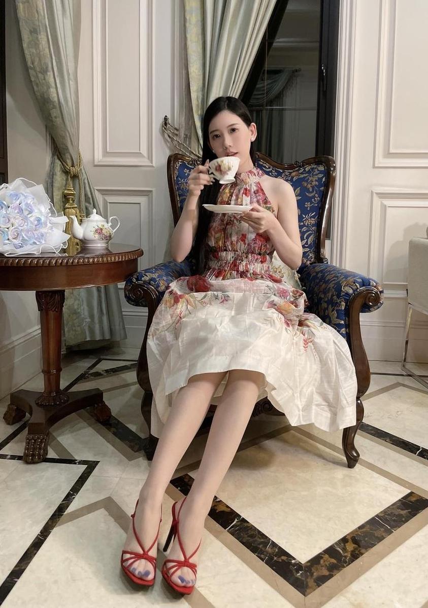 Chloe霏霏足部合集：最全图包，满足你的所有幻想