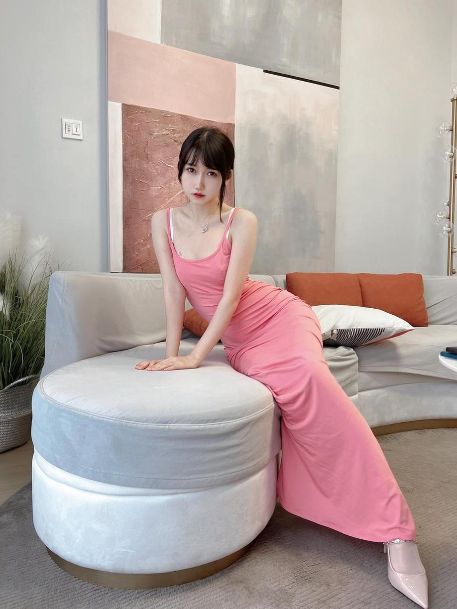 不呆猫白毛双马尾的cosplay作品，用镜头记录下美妙的瞬间。
