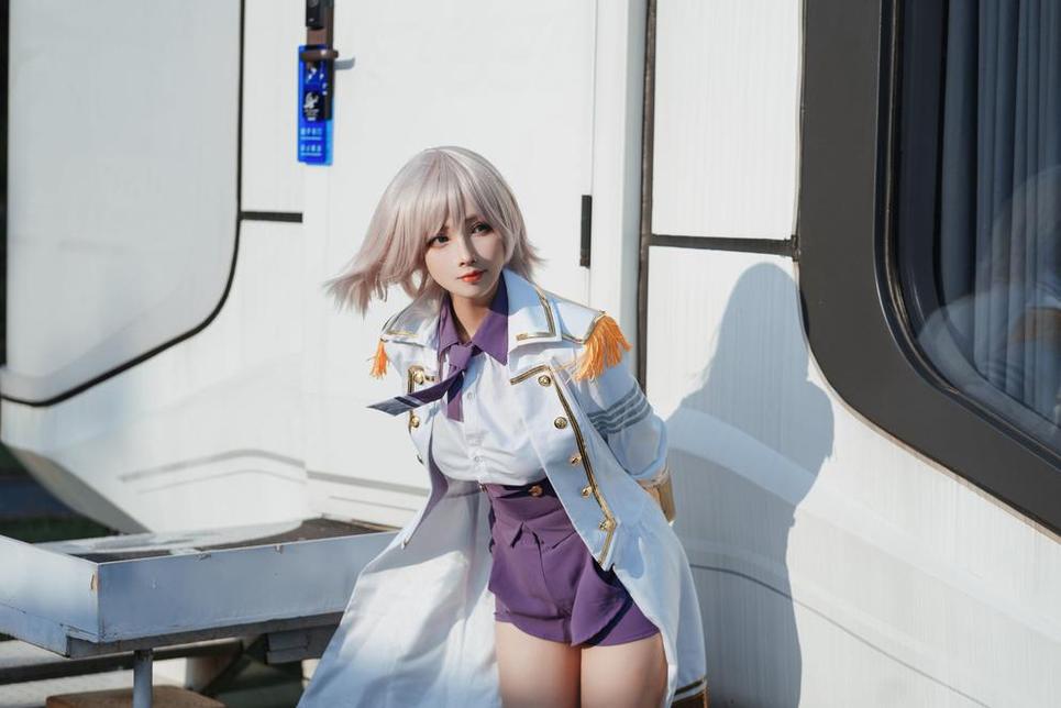 凉凉子剧情版：另类cos作品，独享别样美感