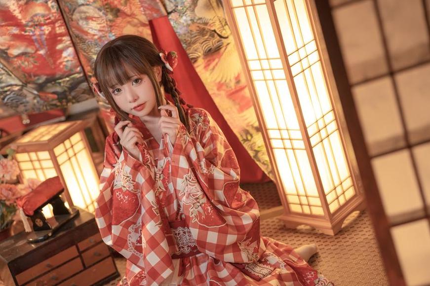 怎么样才能看到爆机少女喵小吉在哪看的美图呢？