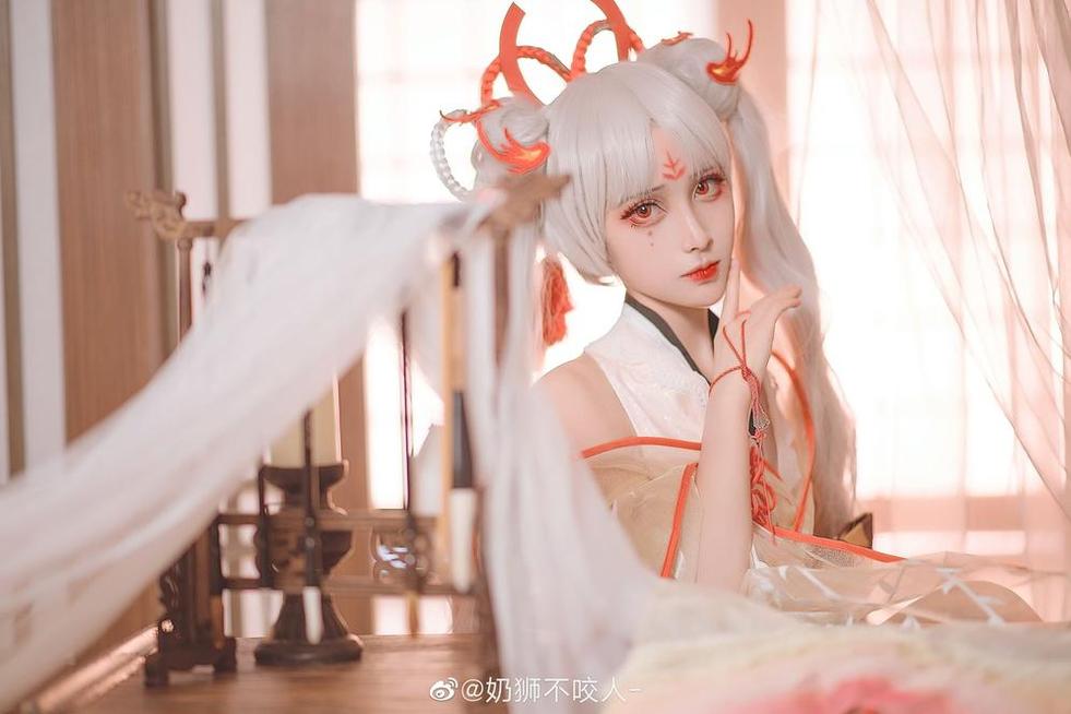 不要错过！奶狮不咬人cos嫦娥精心绘制的cos图片等你来欣赏~