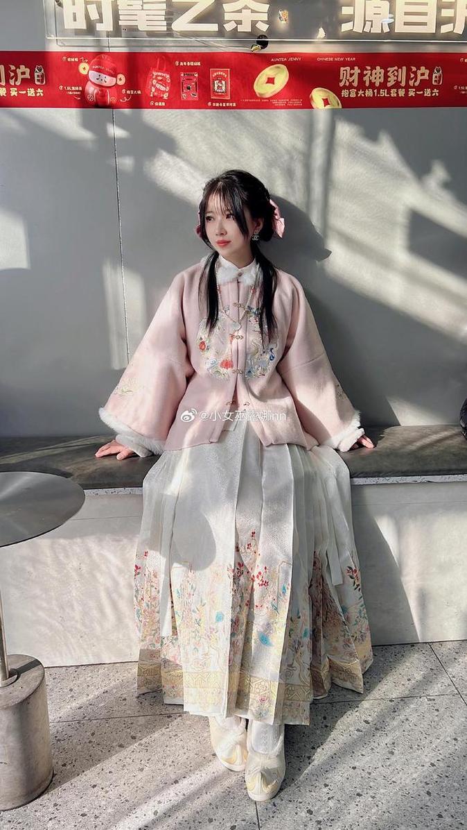 十佳cosplay女神小女巫露娜最新微博全新cosplay作品图集限时免费送