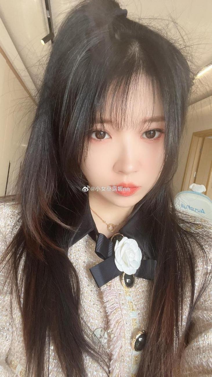 惊人的细节表现，小女巫露娜普通镭射紫cos作品美轮美奂