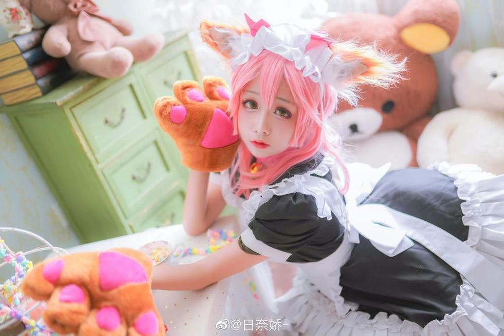 优雅原图：日奈娇猫与兔的宫廷生活