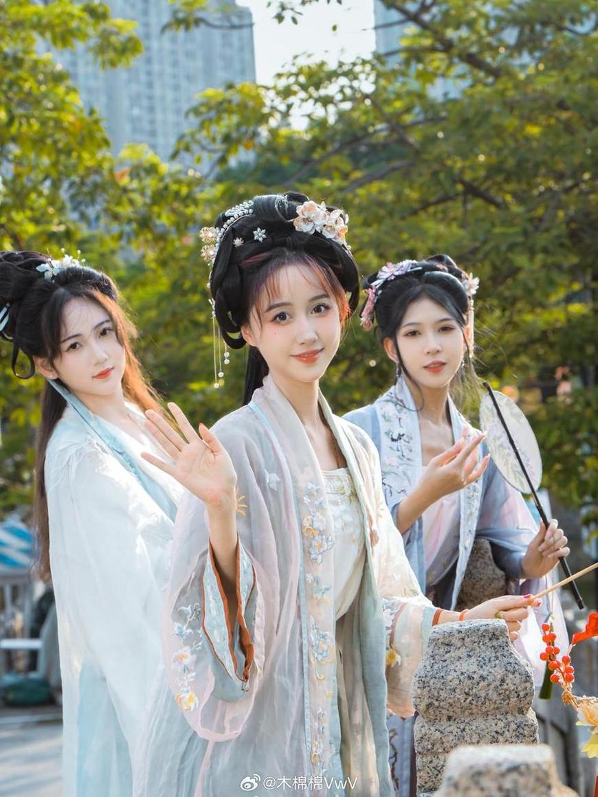 感受“木绵绵owo斯卡蒂”Cos作品带来的视觉盛宴