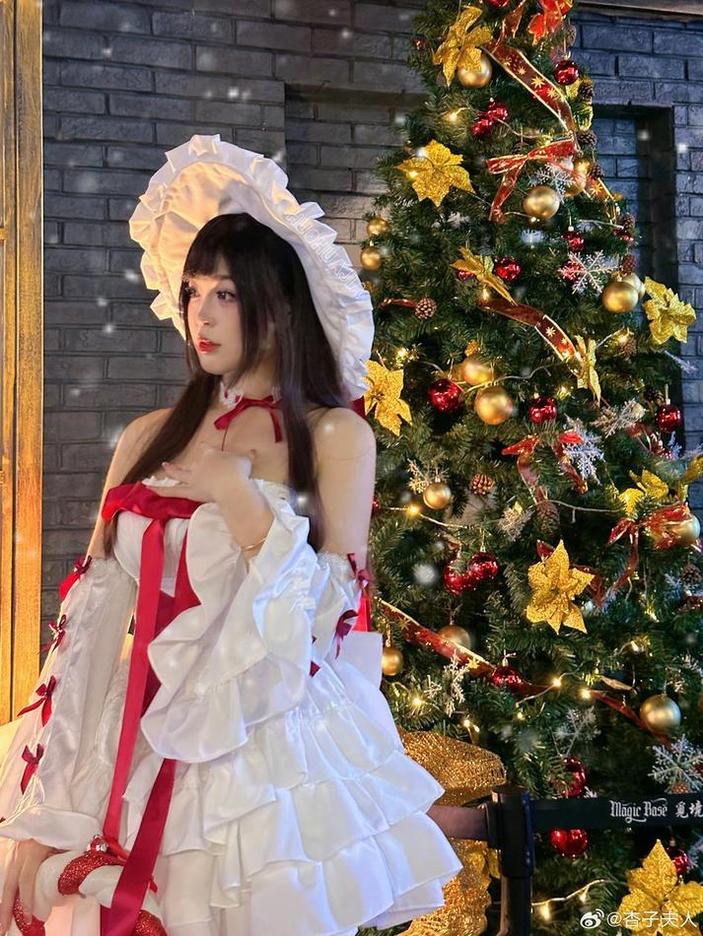 白烨cos作品无删版，更多美妙内容等着您