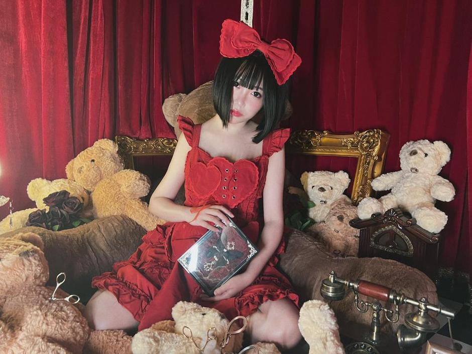 铭铭kizami大魔王胶水的cos照片，美丽绝伦的作品系列。
