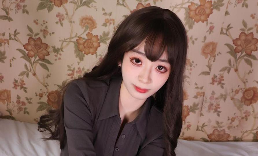韶陌陌个人资料中的好看照片：坐拥江山万里的绝美仙气