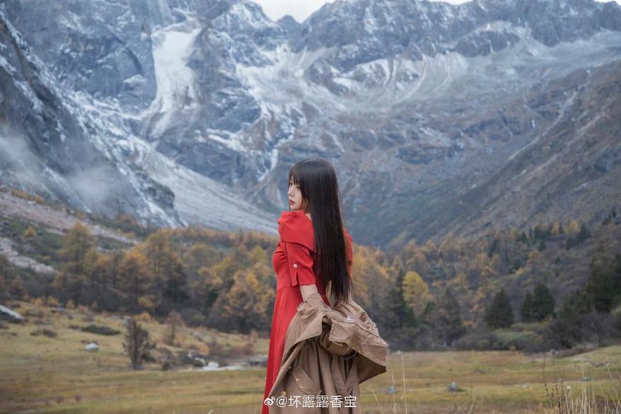 华丽香草喵露露墨绿cos，被眼前的美景深深征服