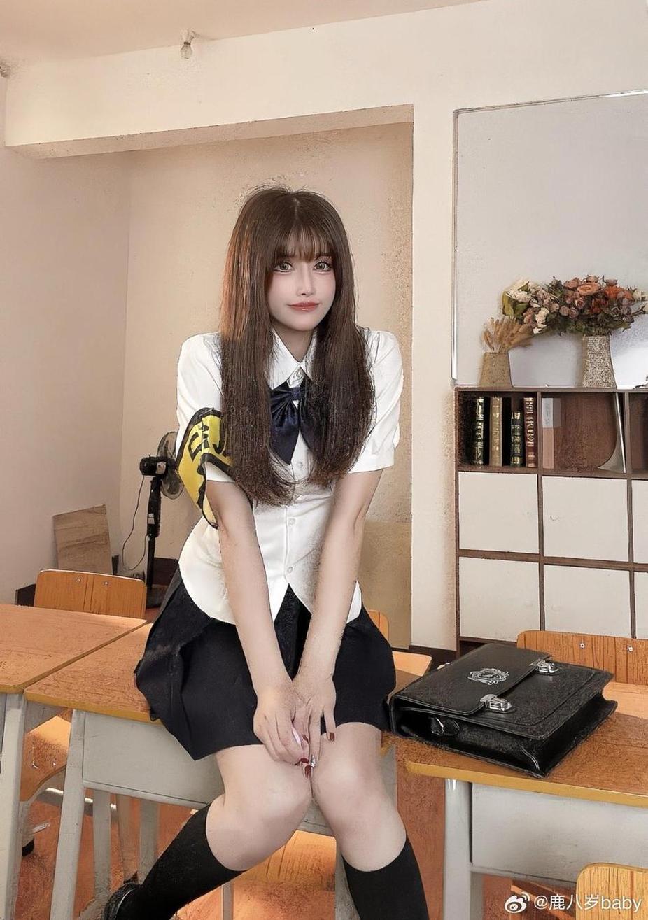 独具匠心的鹿八岁baby个人资料美图分享